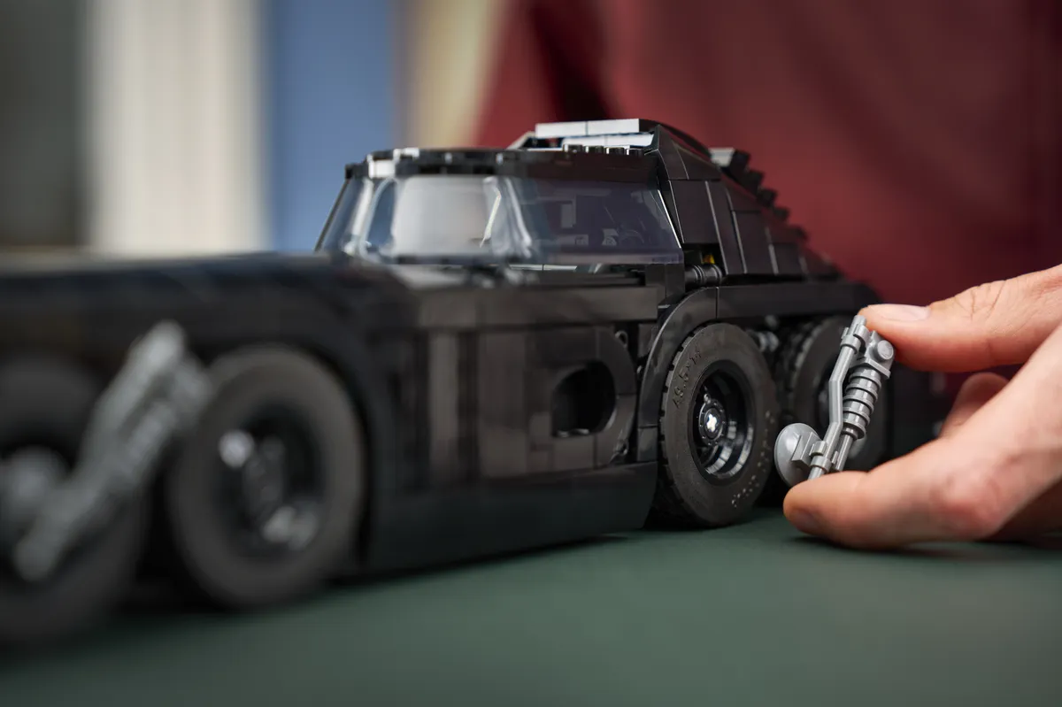 LEGO Batman Returns™ Batmobile™ (76355) - afbeelding 12