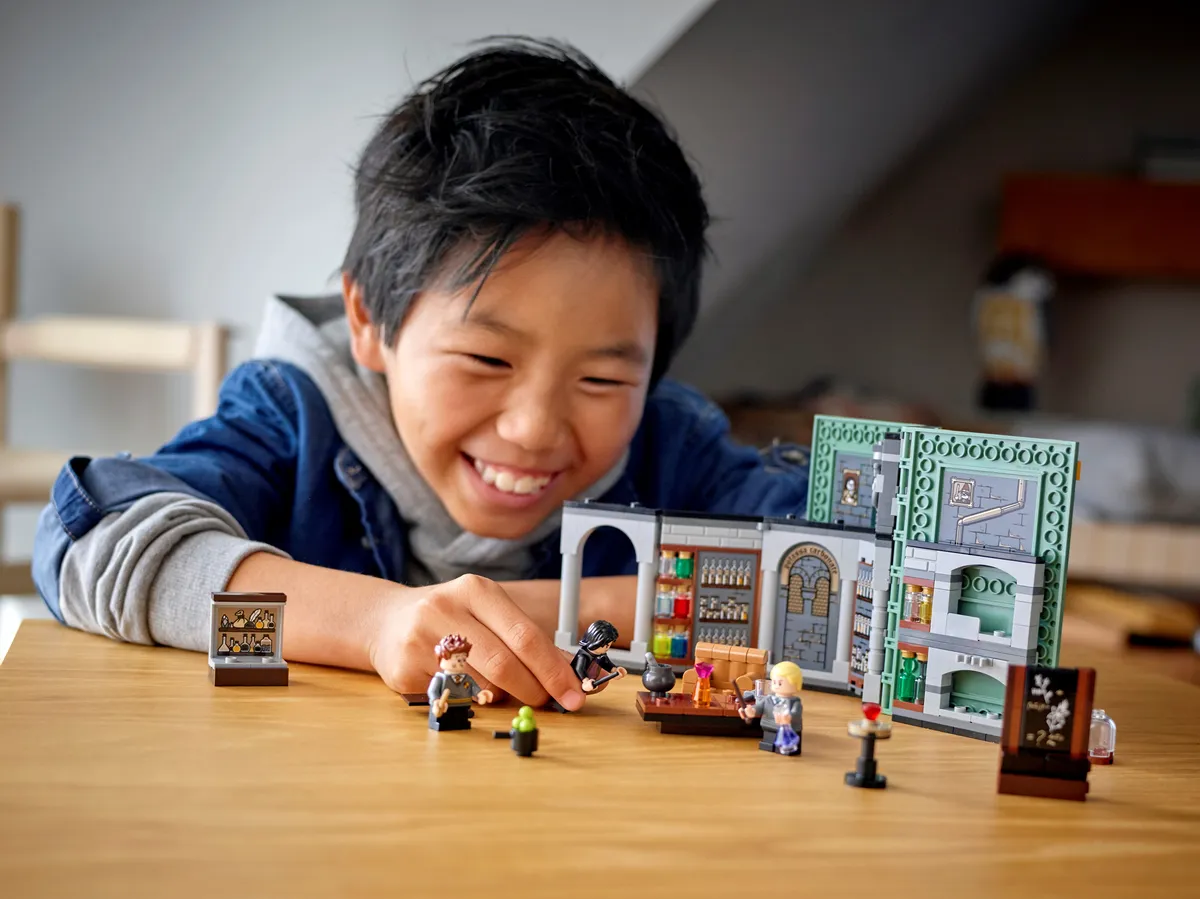 LEGO Hogwarts™ Moment: Potions Class (76383) - Bild 11