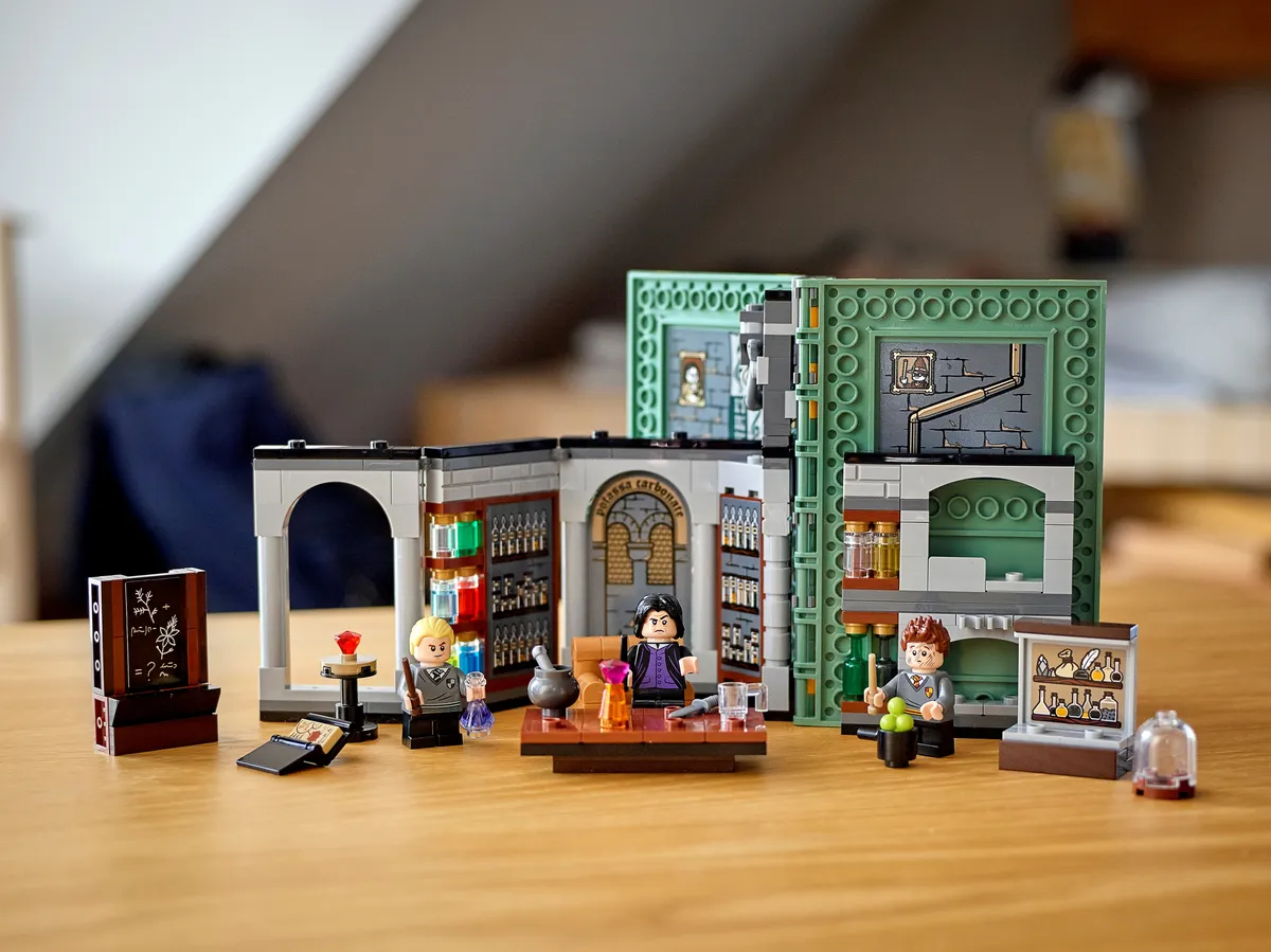 LEGO Hogwarts™ Moment: Potions Class (76383) - Bild 12