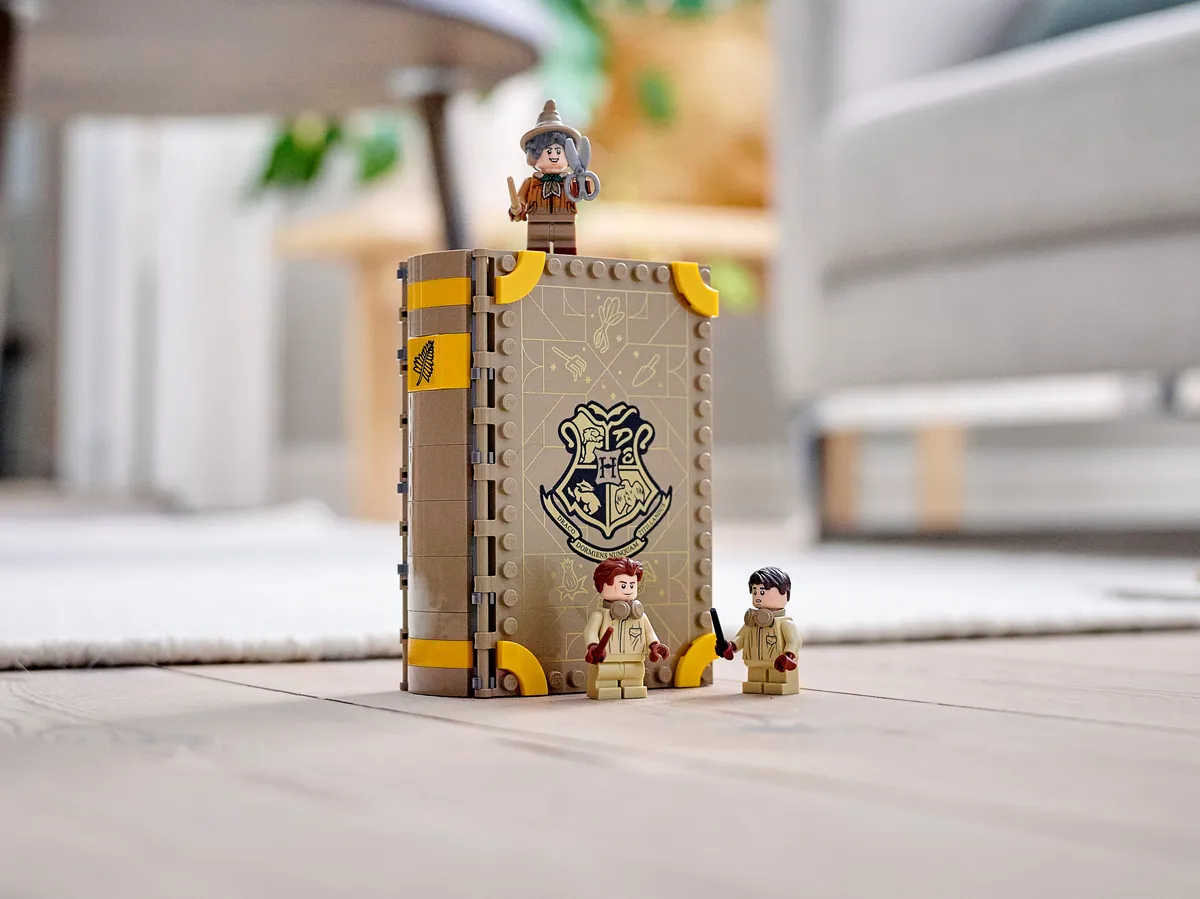 LEGO Hogwarts™ Moment: Herbology Class (76384) - image 13