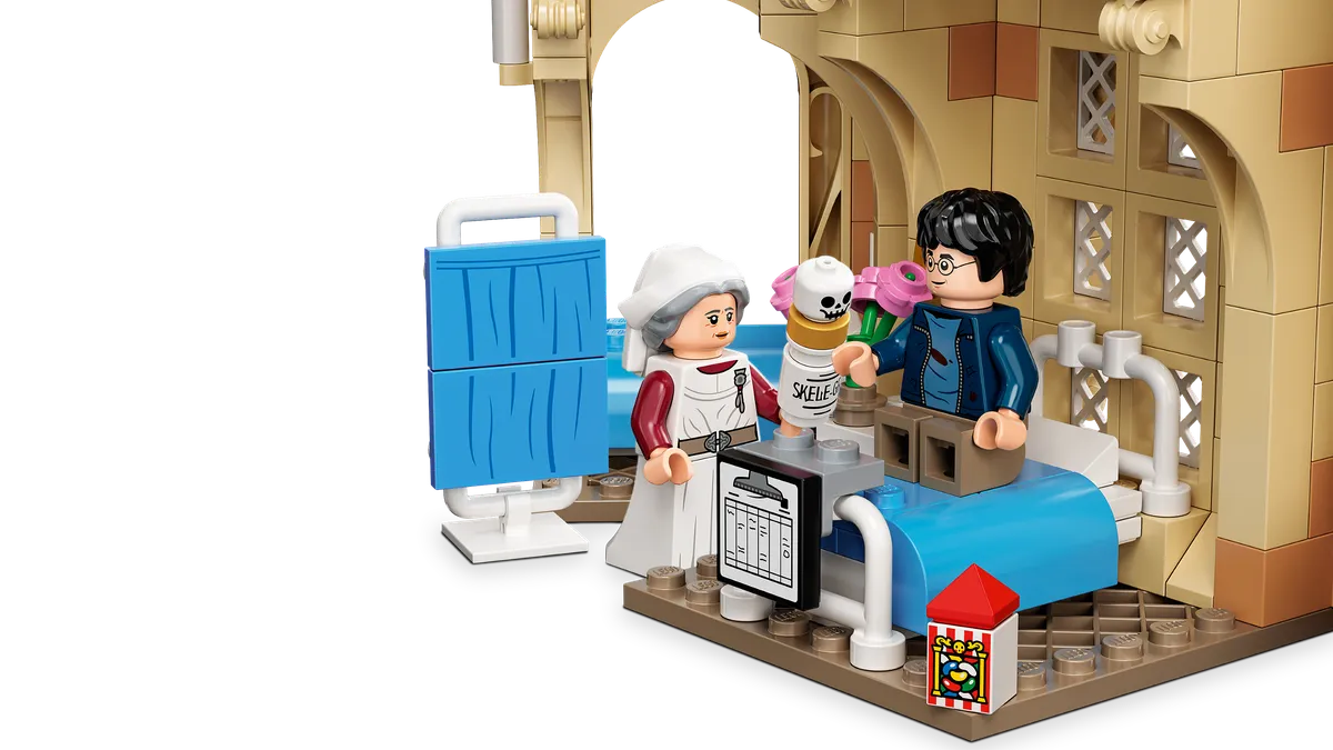 LEGO Hogwarts™ Hospital Wing (76398) - image 3