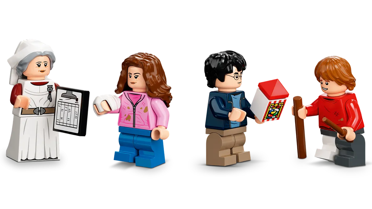LEGO Hogwarts™ Hospital Wing (76398) - image 4