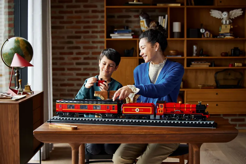 Hogwarts Express™ – Collectors' Edition by LEGO – product photo 14 of 17