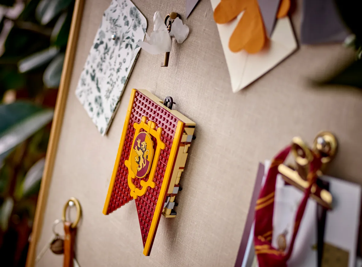 LEGO Gryffindor™ House Banner (76409) - image 8