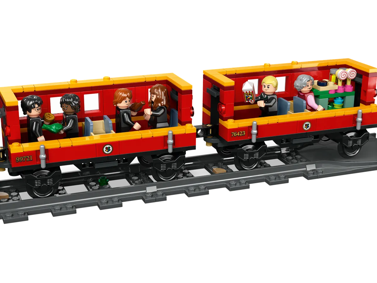 LEGO Hogwarts Express ™ Train Set with Hogsmeade Station™ (76423) - Bild 3