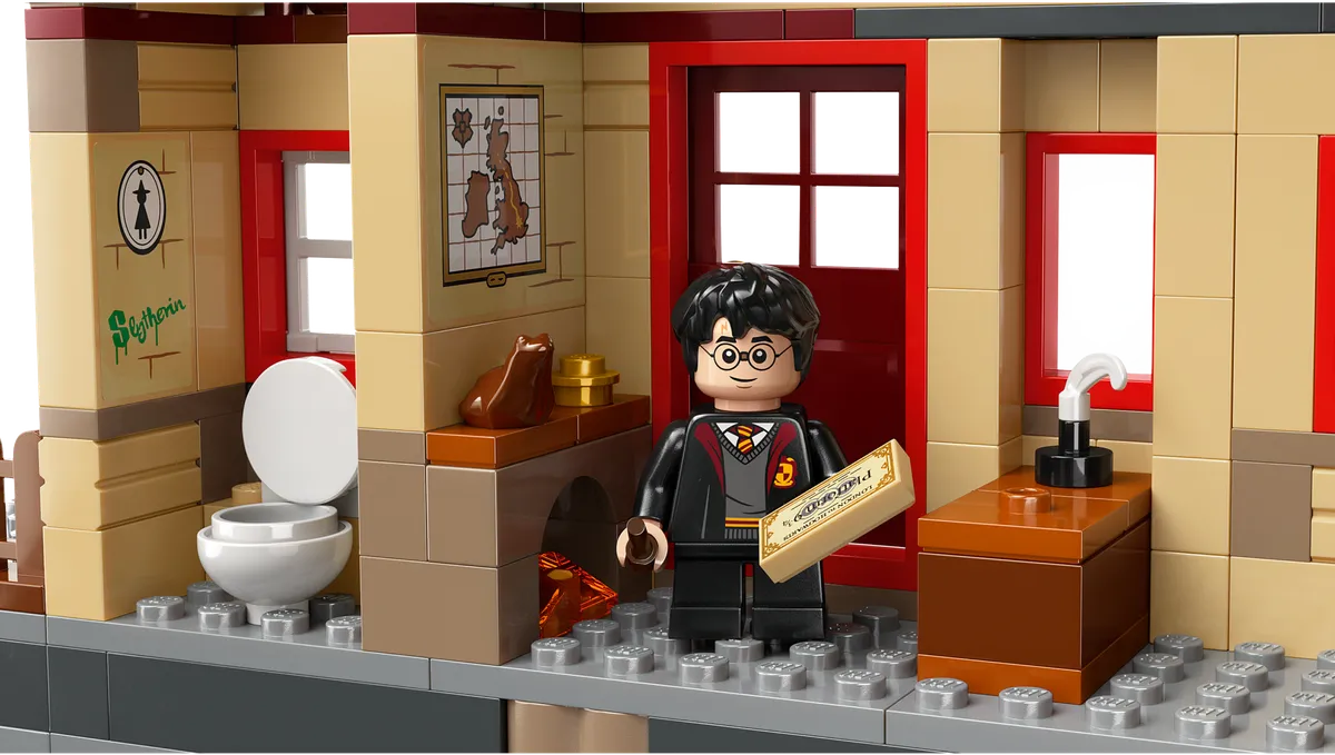 LEGO Hogwarts Express ™ Train Set with Hogsmeade Station™ (76423) - Bild 4