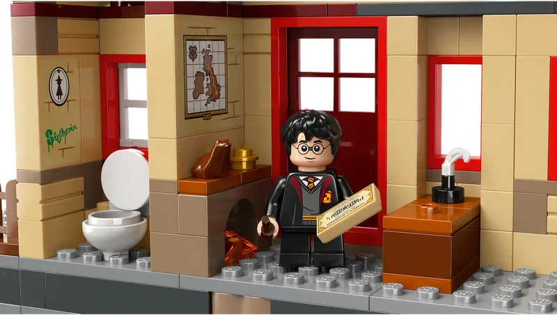 Hogwarts Express ™ Train Set with Hogsmeade Station™ by LEGO – product photo 5 of 9