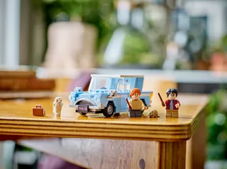Flying Ford Anglia™ by LEGO – product photo 8 of 8