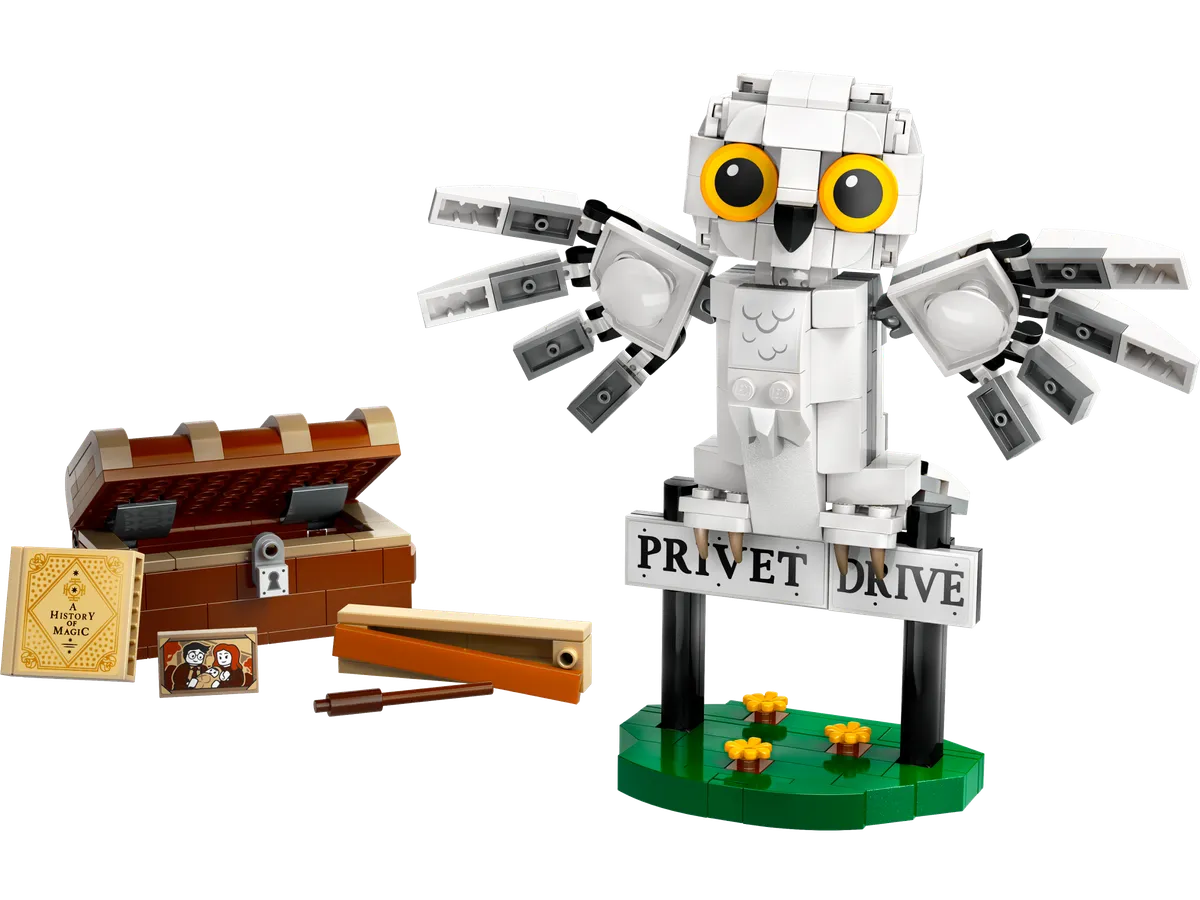 LEGO Hedwig™ at 4 Privet Drive (76425)