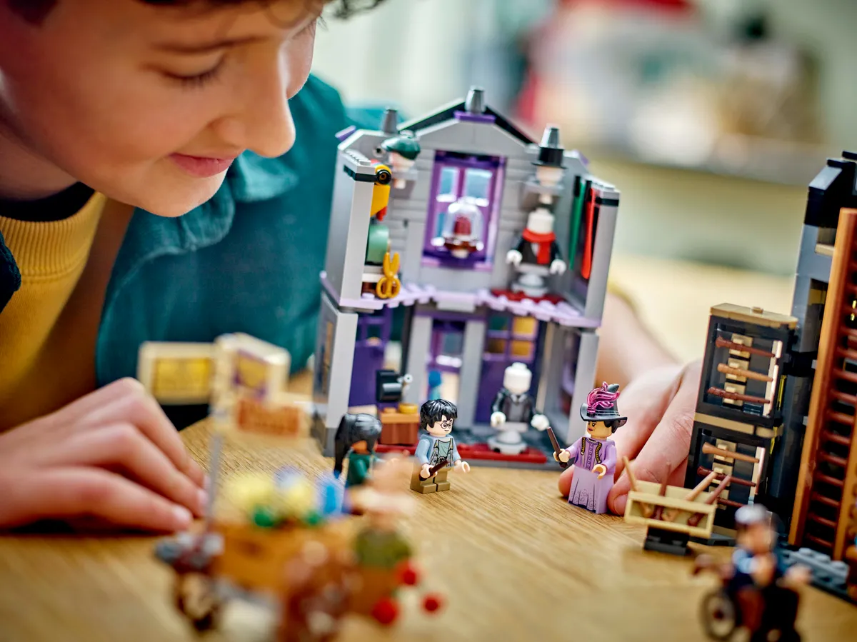 LEGO Ollivanders™ & Madam Malkin's Robes (76439) - Bild 6