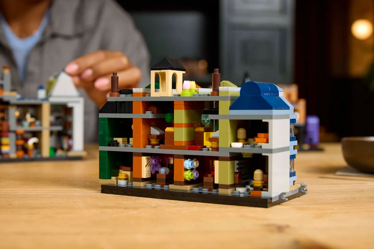 LEGO Diagon Alley™ Wizarding Shops (76444) - Bild 11