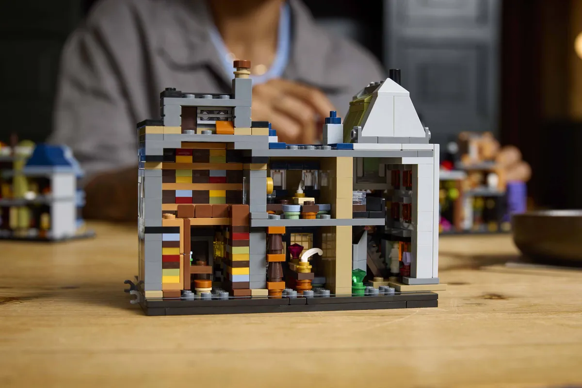 LEGO Diagon Alley™ Wizarding Shops (76444) - Bild 12