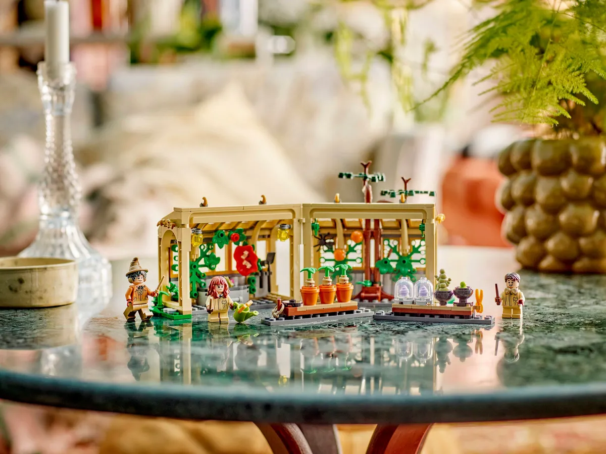 LEGO Hogwarts™ Castle: Herbology Class (76445) - Bild 8