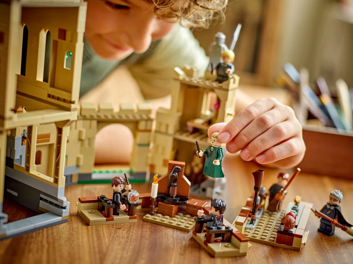 LEGO Hogwarts™ Castle: Flying Lessons (76447) - Bild 8