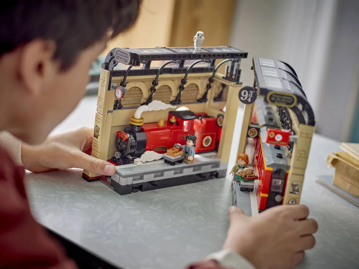 LEGO Book Nook: Hogwarts™ Express (76450) - Bild 9