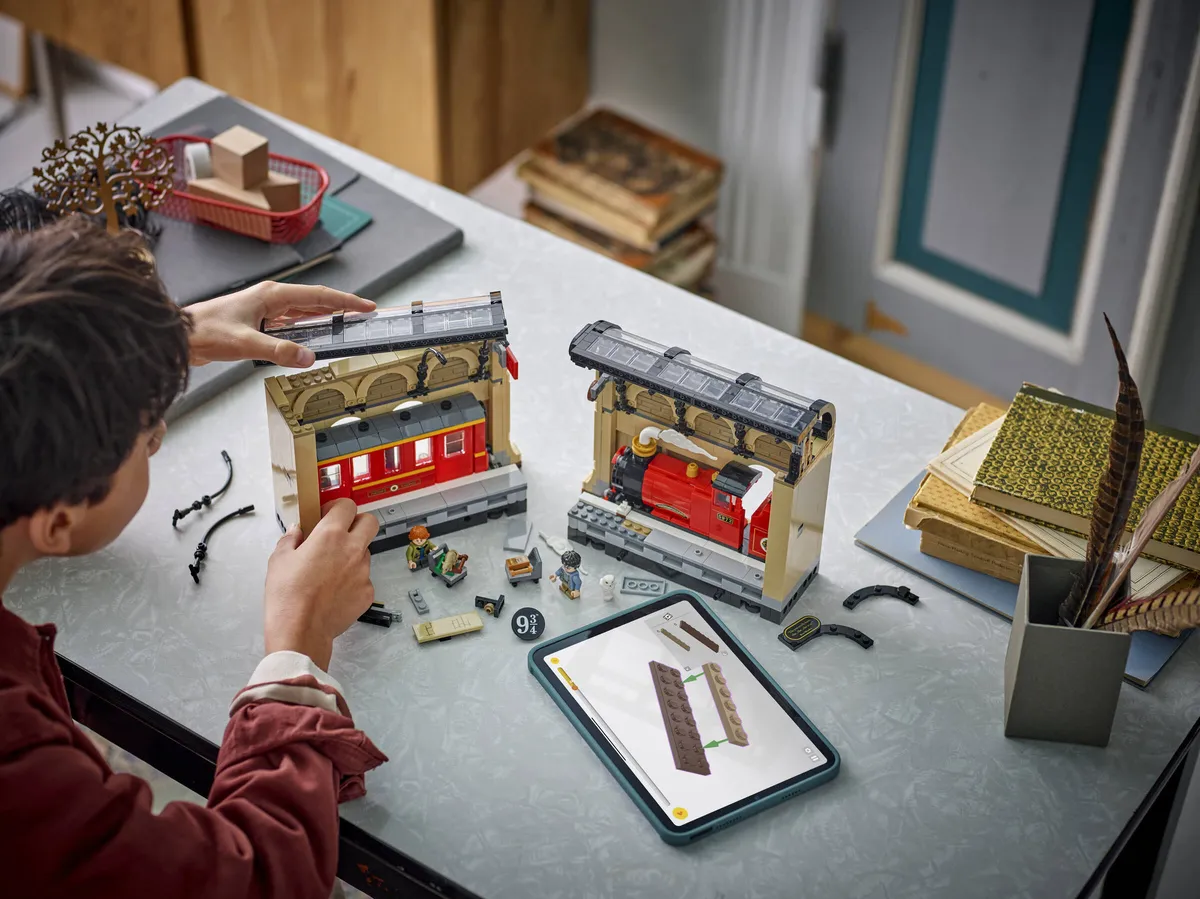 LEGO Book Nook: Hogwarts™ Express (76450) - Bild 10