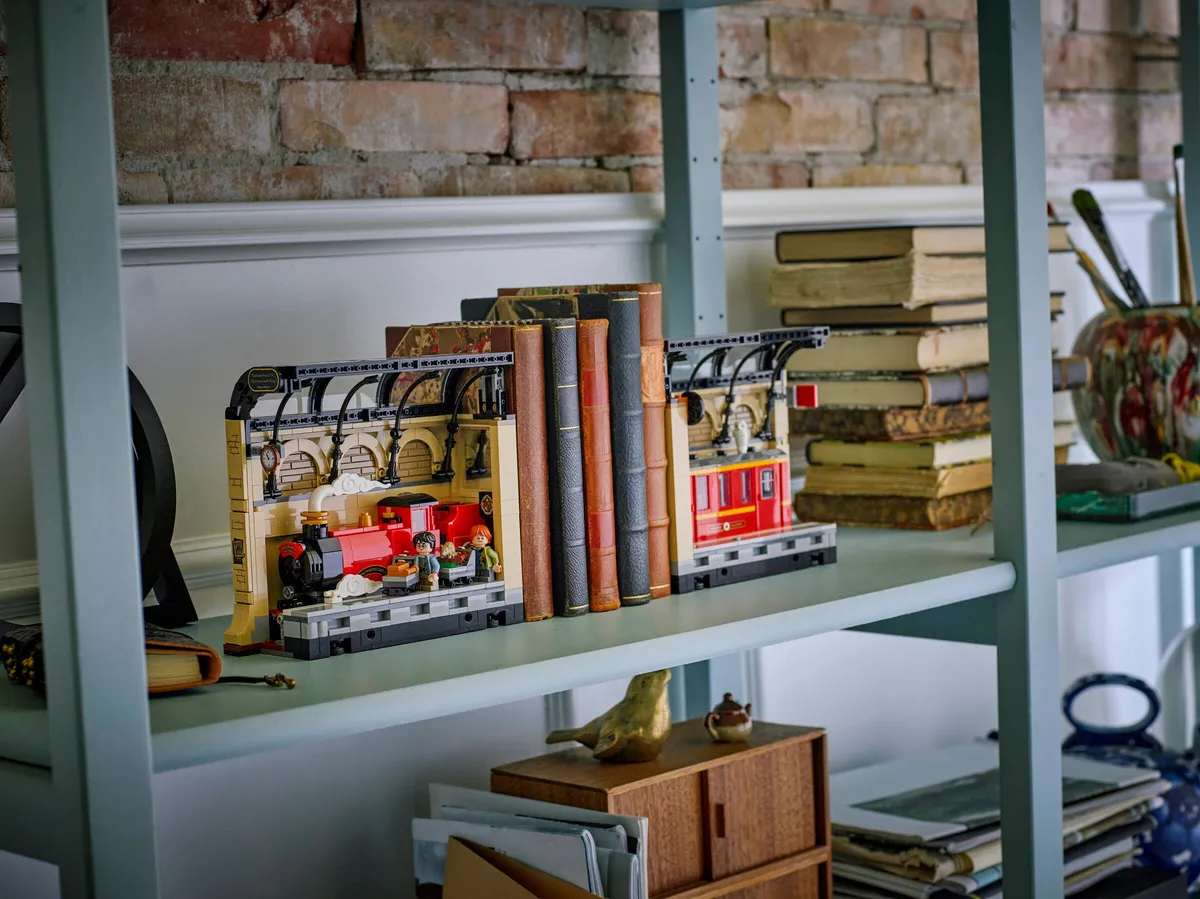 LEGO Book Nook: Hogwarts™ Express (76450) - Bild 7