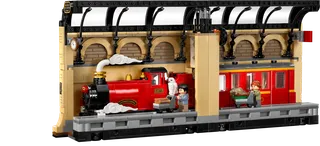 Book Nook: Hogwarts™ Express by LEGO – product photo 1 of 15
