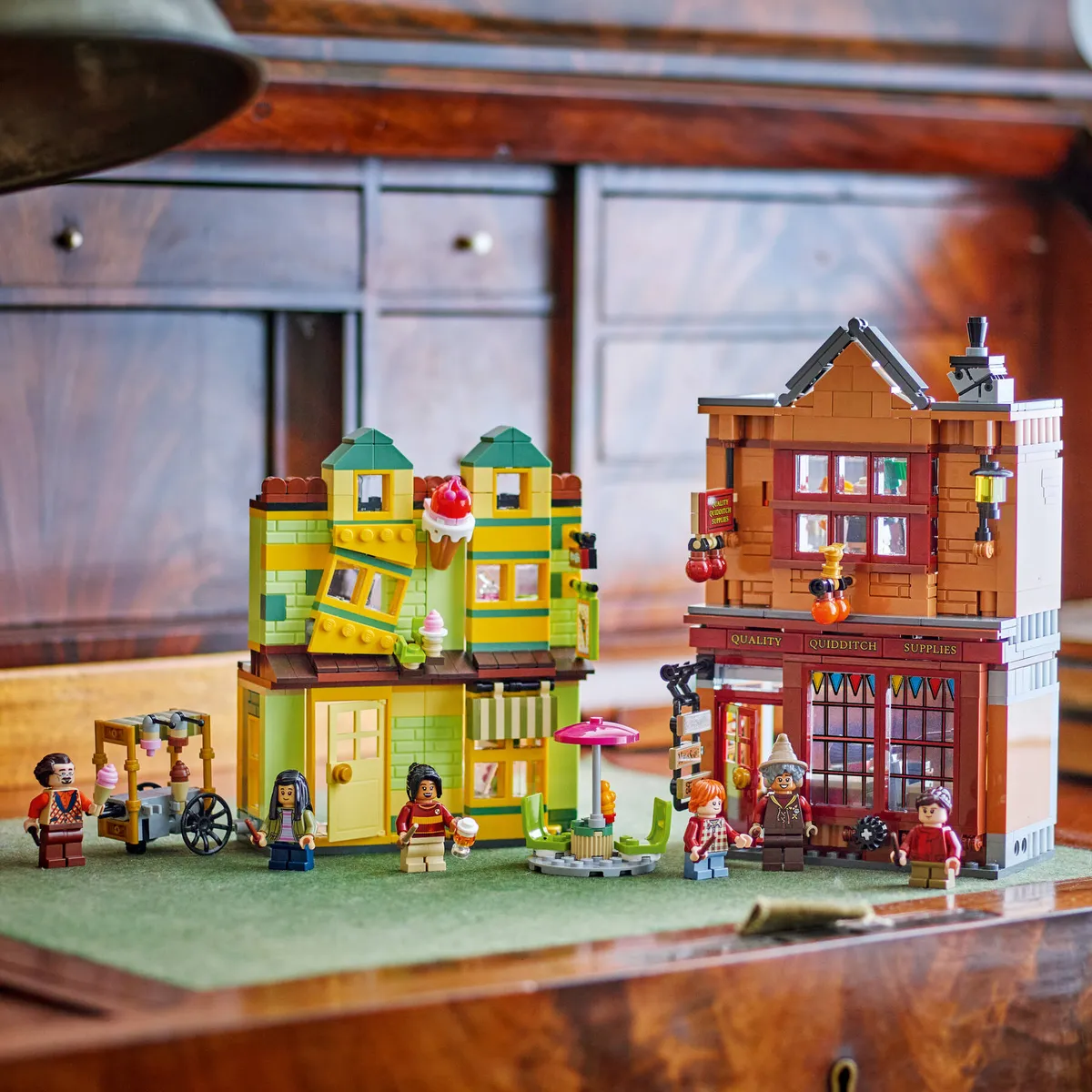 LEGO Quality Quidditch™ Supplies & Ice Cream Parlour (76452) - Bild 8