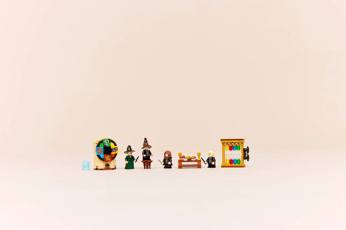 LEGO Hogwarts™ Castle: Sorting Hat™ Ceremony (76460) - Bild 7
