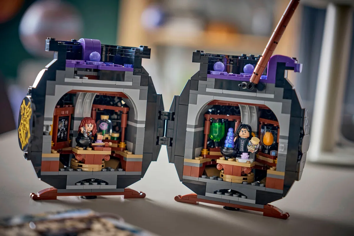 LEGO Cauldron: Secret Potions Classroom (76464) - Bild 9