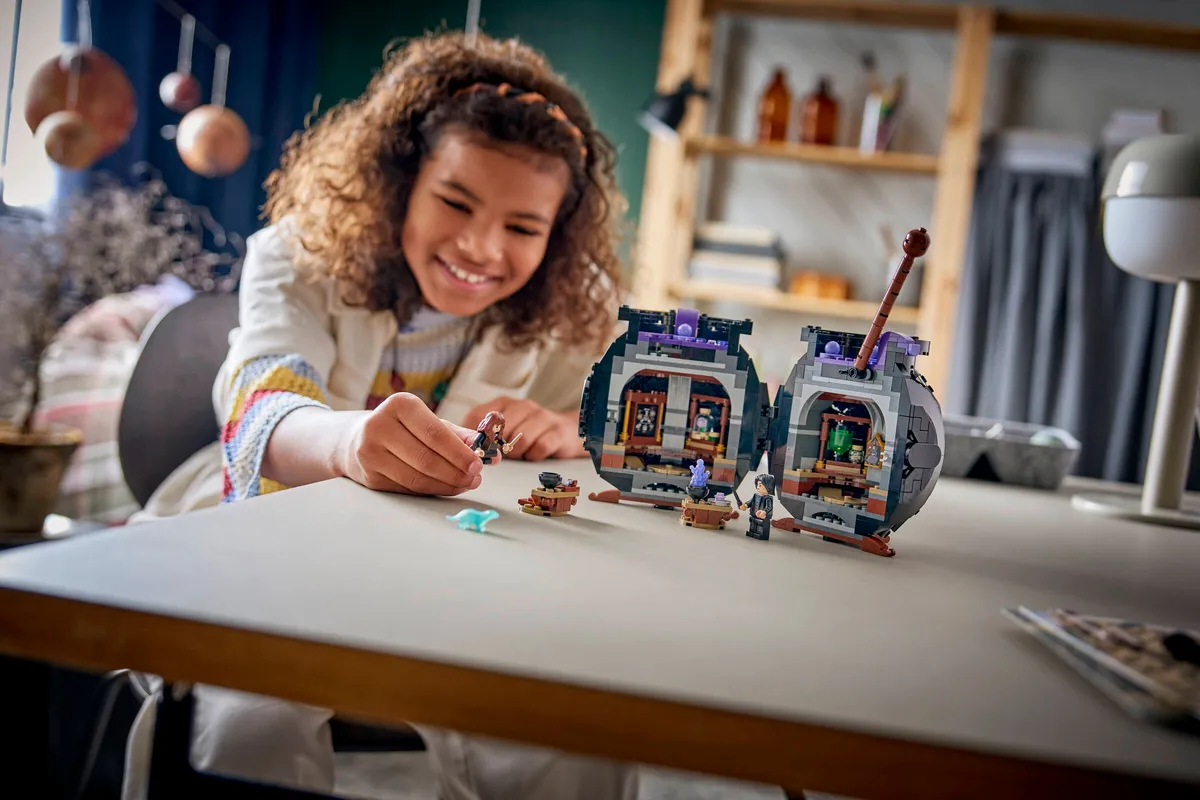 LEGO Cauldron: Secret Potions Classroom (76464) - Bild 8