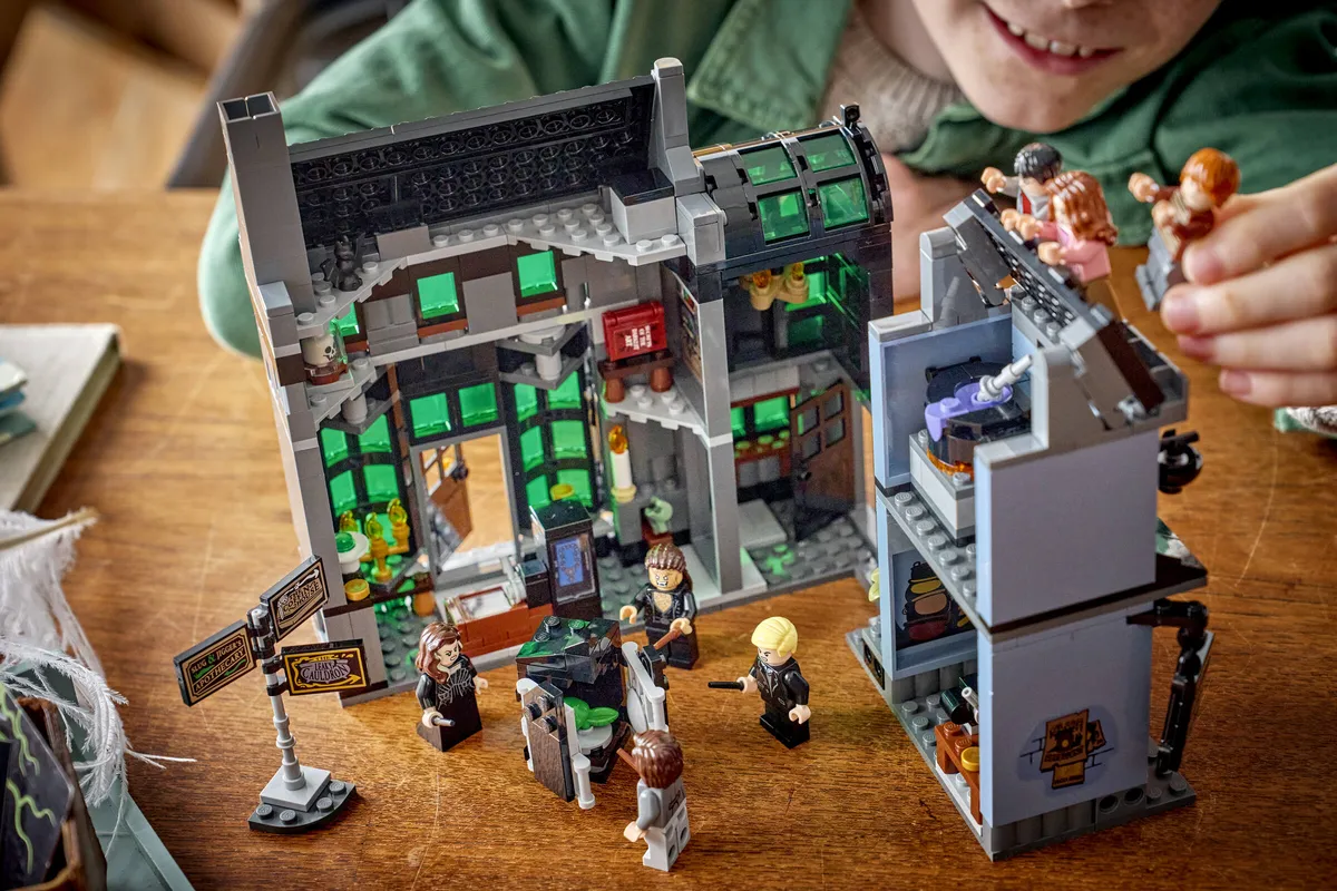 LEGO Knockturn Alley™ Wizarding Shops (76471) - Bild 11