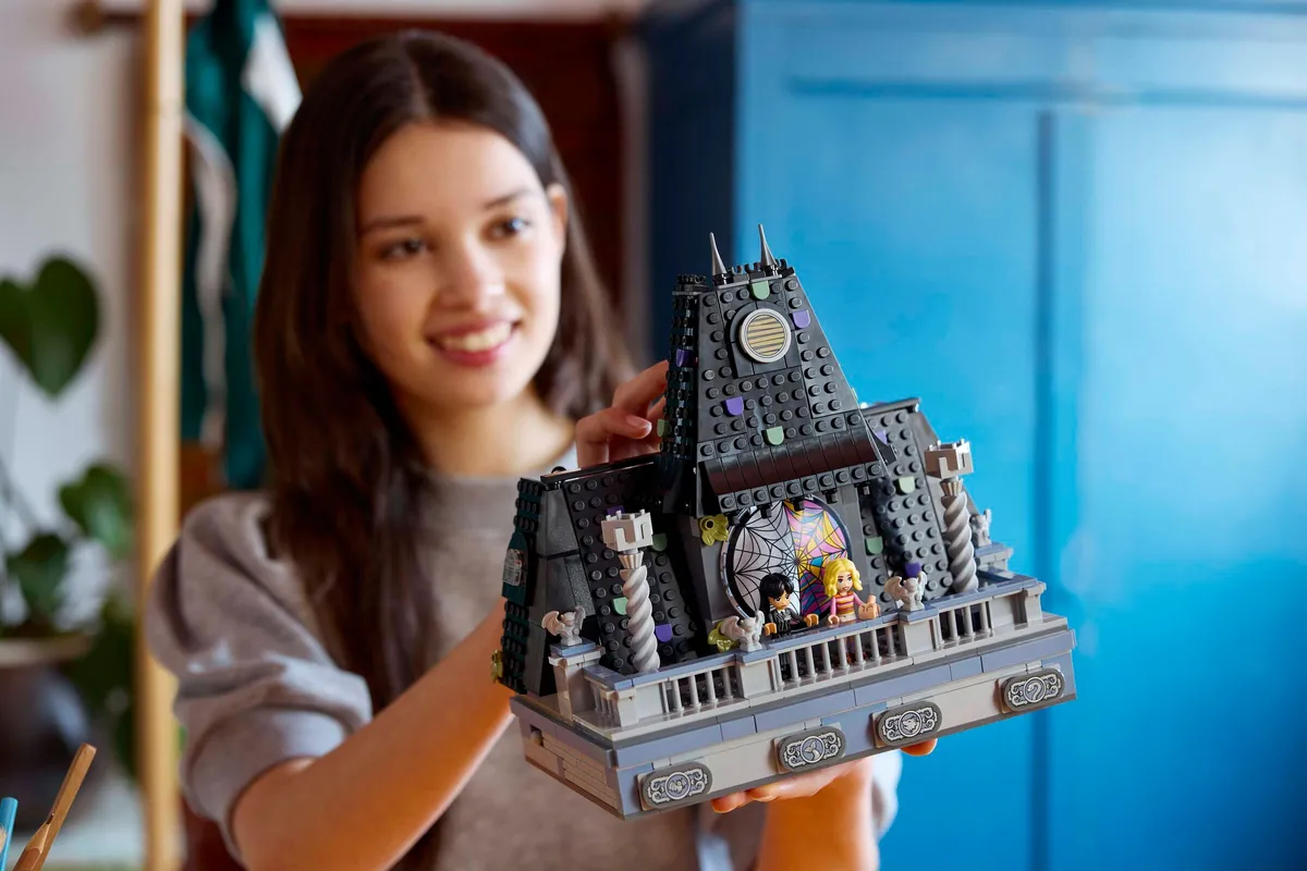 LEGO Wednesday & Enid's Dorm Room (76781) - Bild 7