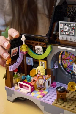 LEGO Wednesday & Enid's Dorm Room (76781) - Bild 8