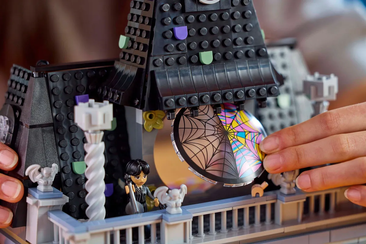 LEGO Wednesday & Enid's Dorm Room (76781) - Bild 9