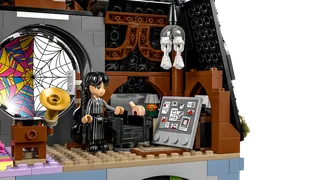 Wednesday & Enid's Dorm Room fra LEGO – produktfoto 4 af 14