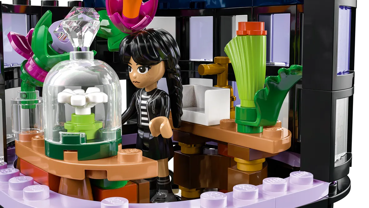 LEGO Black Dahlia Flower (76784) - image 4