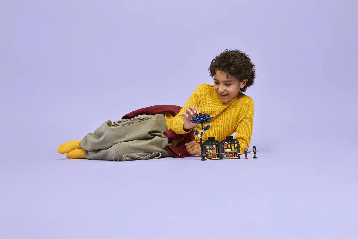 LEGO Black Dahlia Flower (76784) - image 7