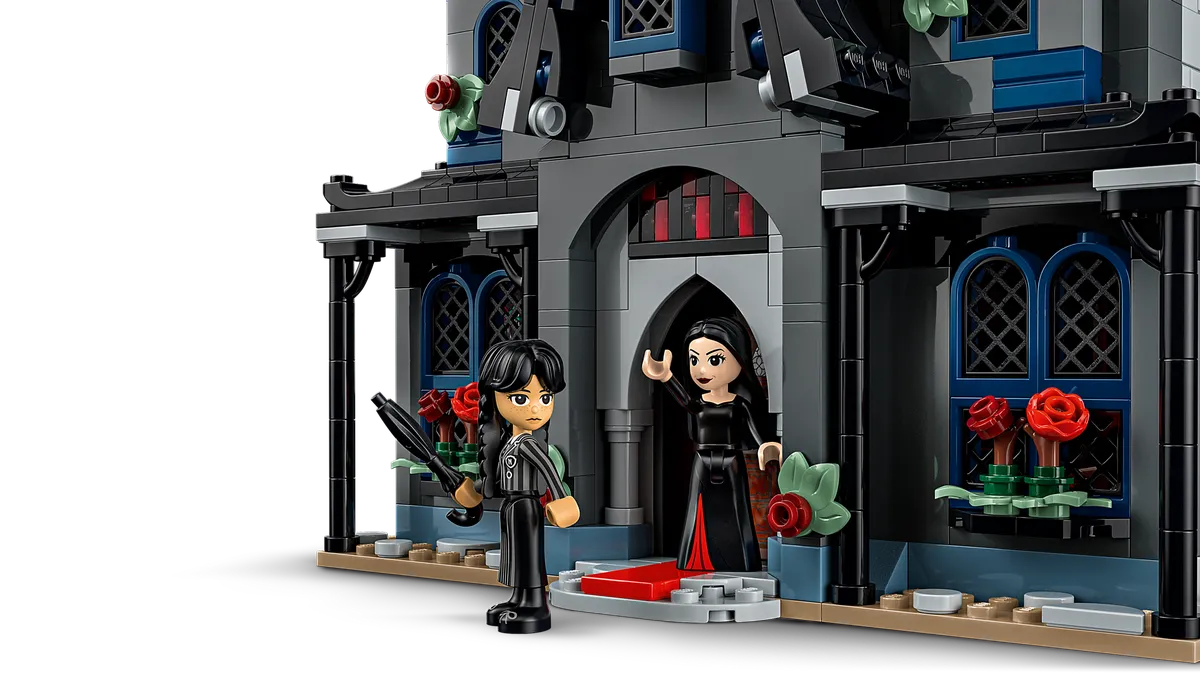 LEGO Morticia's Cottage (76786) - image 3