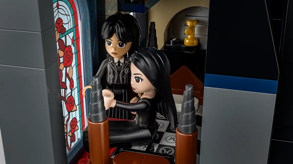 LEGO Morticia's Cottage (76786) - image 4