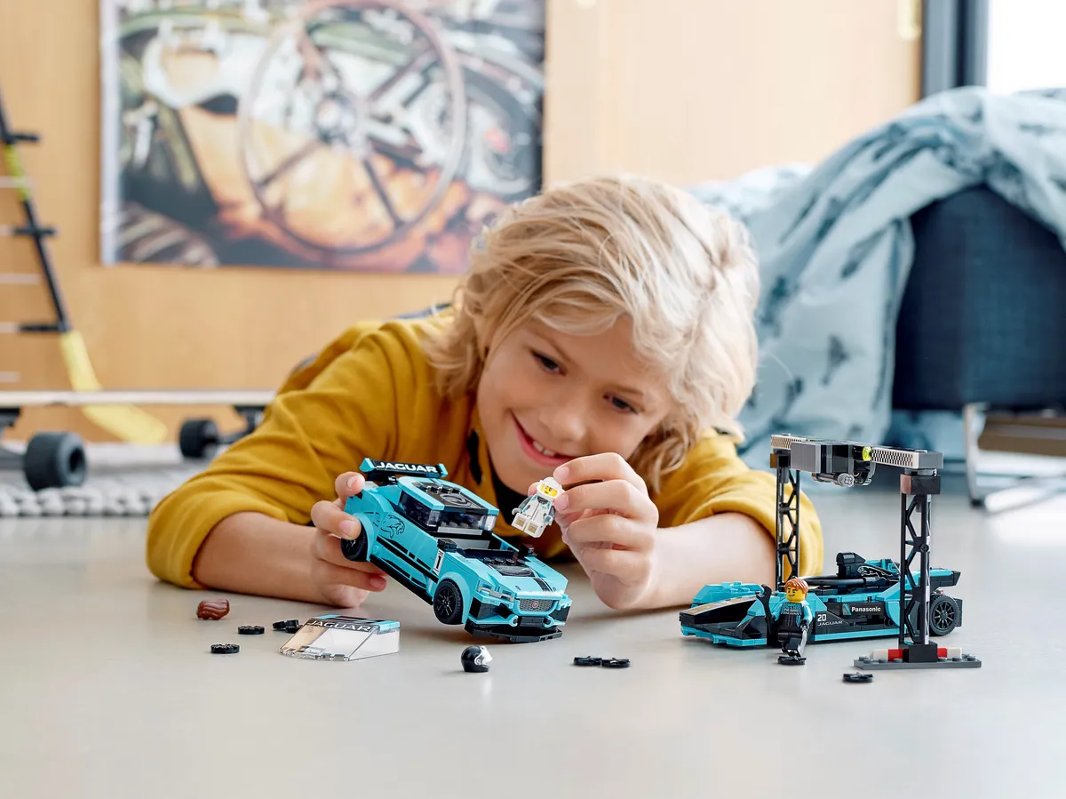 LEGO Formula E Panasonic Jaguar Racing GEN2 car & Jaguar I-PACE eTROPHY (76898) - Bild 6