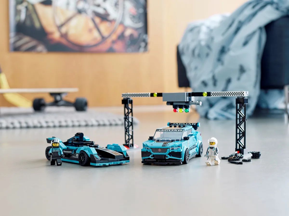 LEGO Formula E Panasonic Jaguar Racing GEN2 car & Jaguar I-PACE eTROPHY (76898) - Bild 7