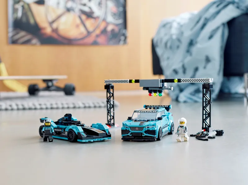 Formula E Panasonic Jaguar Racing GEN2 car & Jaguar I-PACE eTROPHY by LEGO – product photo 8 of 9