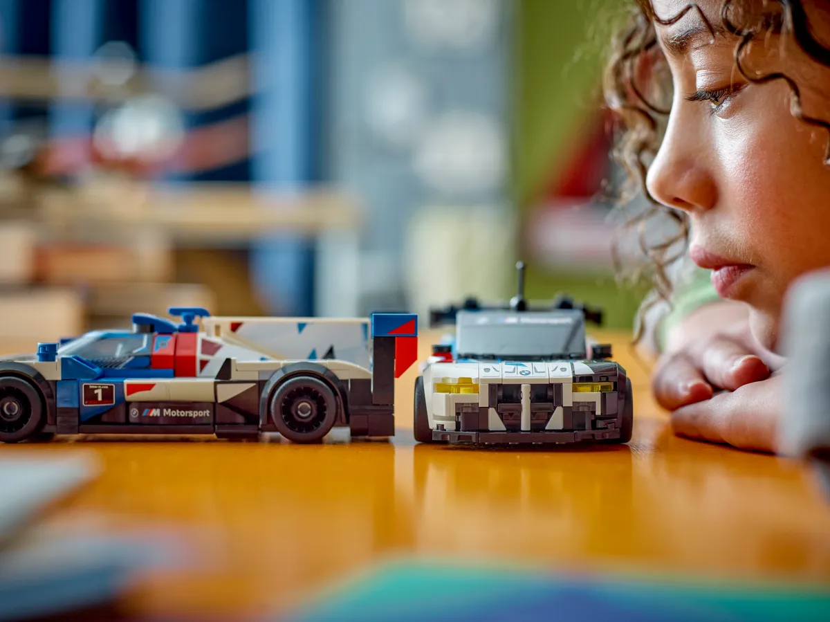 LEGO BMW M4 GT3 & BMW M Hybrid V8 Race Cars (76922) - Bild 7
