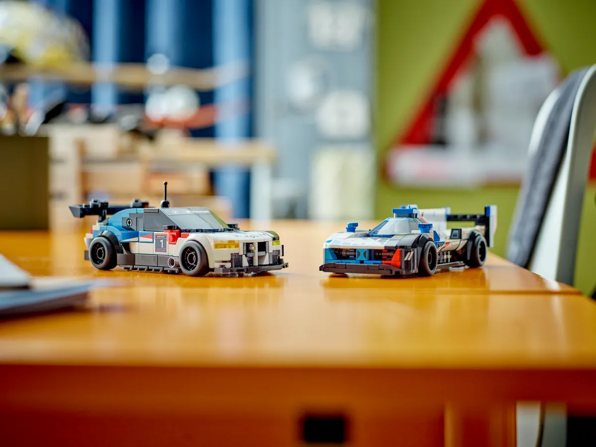 LEGO BMW M4 GT3 & BMW M Hybrid V8 Race Cars (76922) - Bild 8