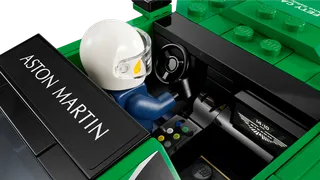 Aston Martin Safety Car & AMR23 von LEGO – Produktfoto 6 von 12