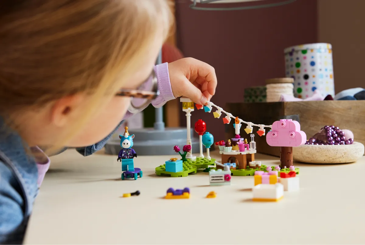 LEGO Julian's Birthday Party (77046) - Bild 5