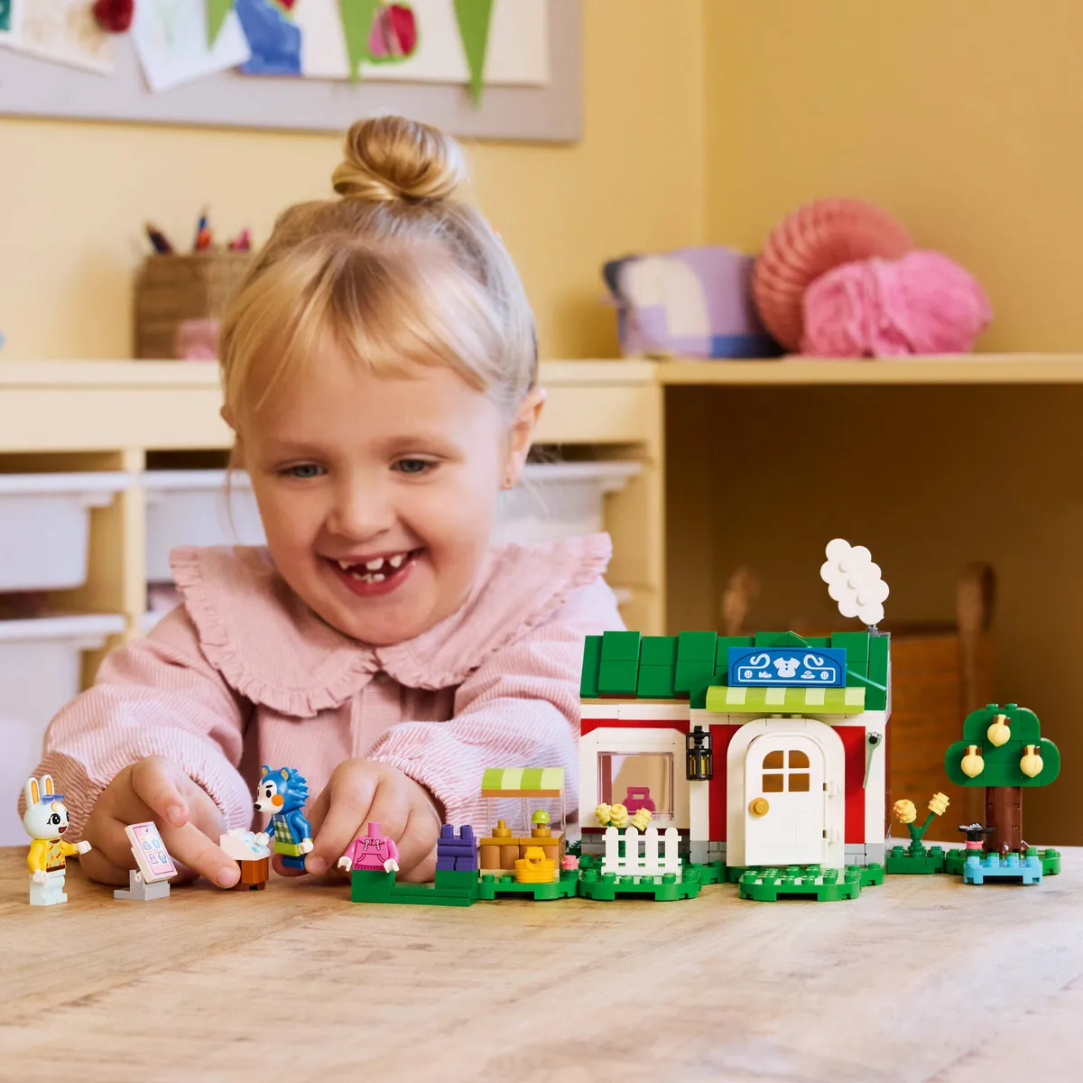 LEGO Able Sisters Clothing Shop (77055) - Bild 10
