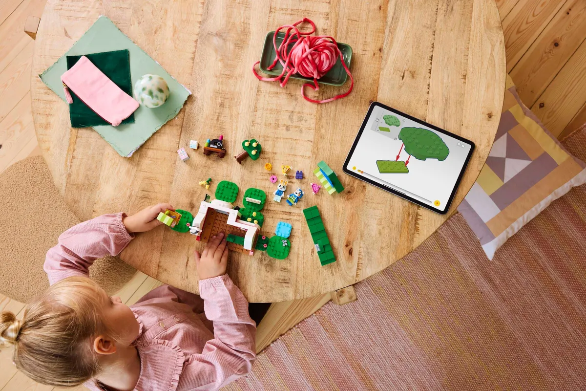 LEGO Able Sisters Clothing Shop (77055) - Bild 11