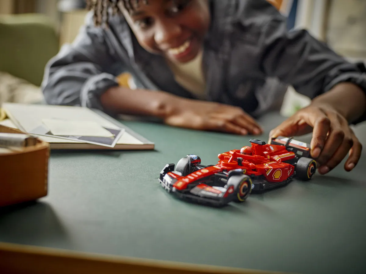 LEGO Ferrari SF-24 F1® Race Car (77242) - image 7