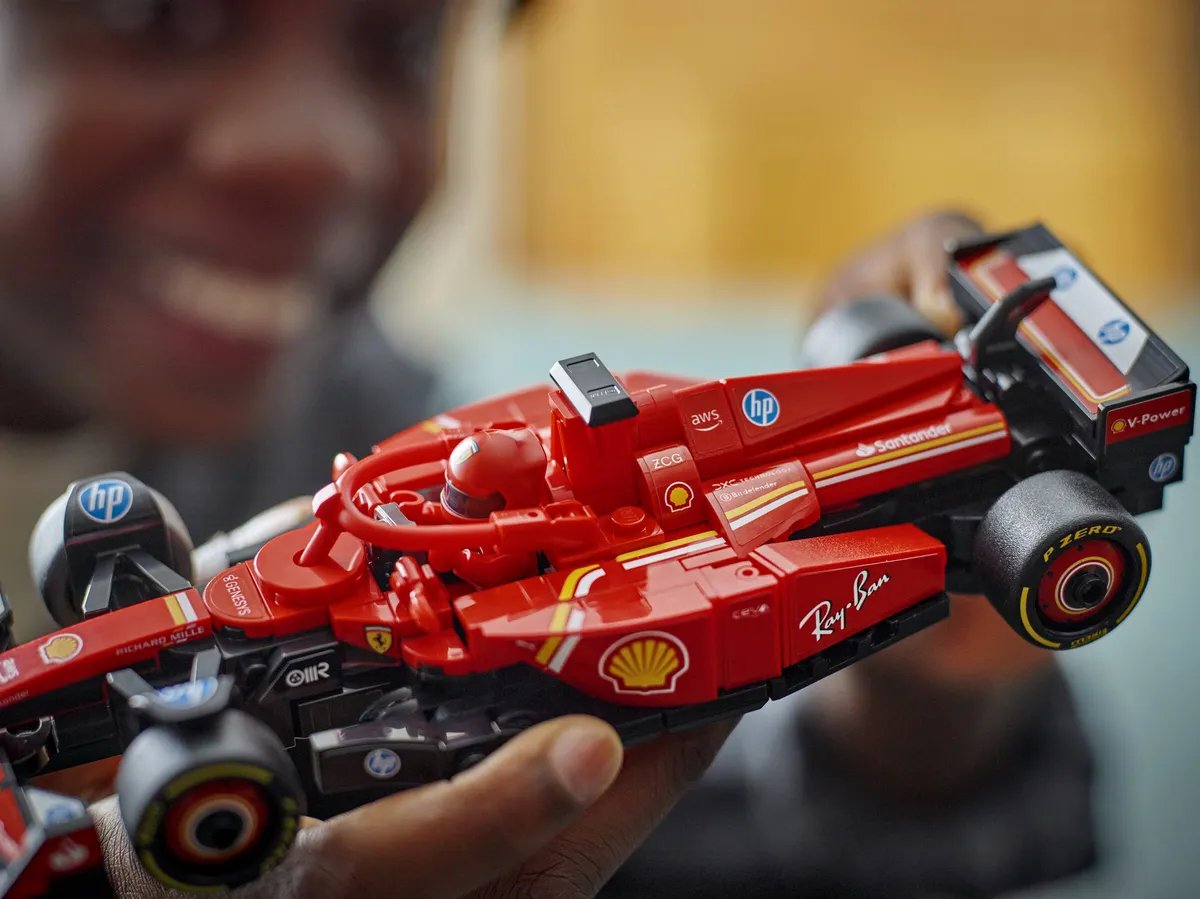 LEGO Ferrari SF-24 F1® Race Car (77242) - image 8