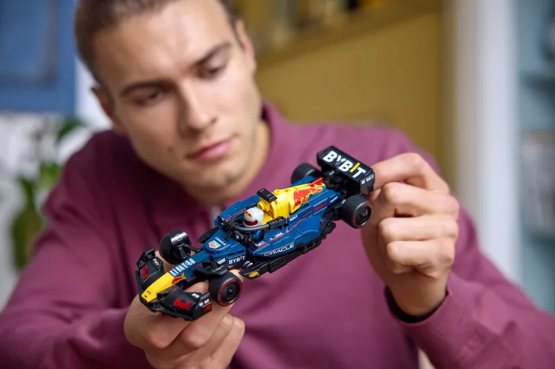 Oracle Red Bull Racing RB20 F1® Race Car de LEGO – photo du produit 7 sur 11