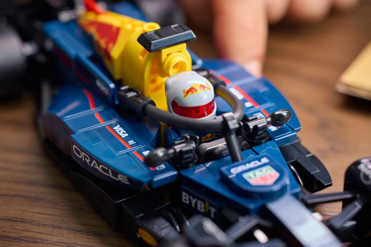 LEGO Oracle Red Bull Racing RB20 F1® Race Car (77243) - Bild 7