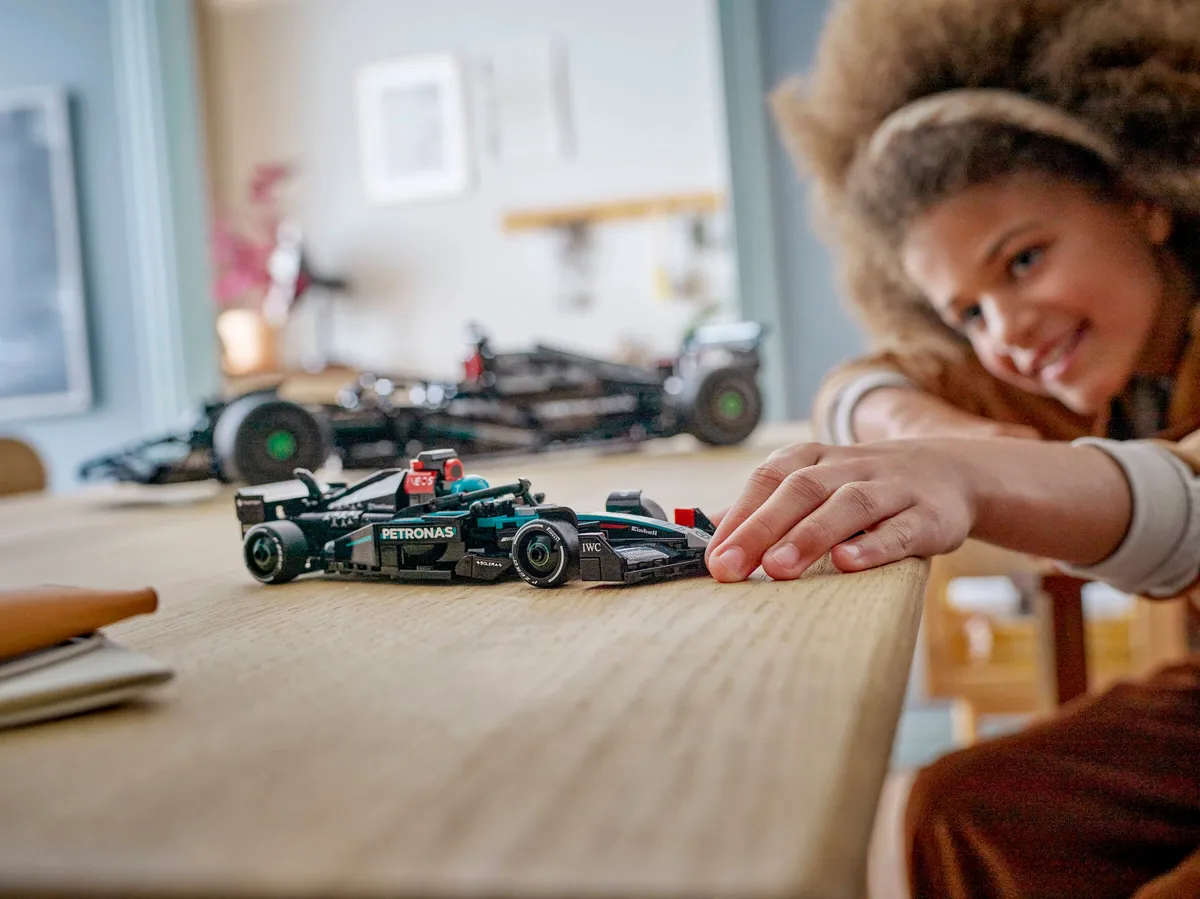 LEGO Mercedes-AMG F1® W15 Race Car (77244) - Bild 8