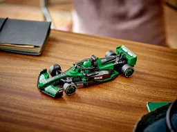 LEGO KICK Sauber F1® Team C44 Race Car (77247) - afbeelding 7